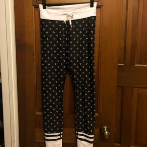 SARAH’S DAY WHITE FOX BOUTIQUE ACTIVE LEGGINGS